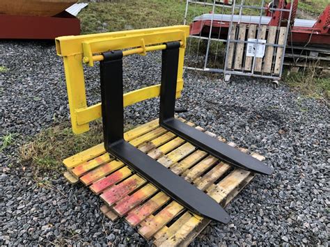 hydrauliskt redskapsfäste lilla bm|Pallgafflar med lilla BM.
